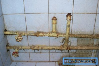 Na fotografijama - cijevi koje treba hitno zamijeniti (pregledati sistem za vodosnabdijevanje) Na fotografijama - cijevi koje treba hitno zamijeniti (pregledati sistem za vodosnabdijevanje)