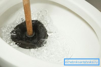 U foto klipu je neophodan asistent u kupatilu. U foto klipu je neophodan asistent u kupatilu.
