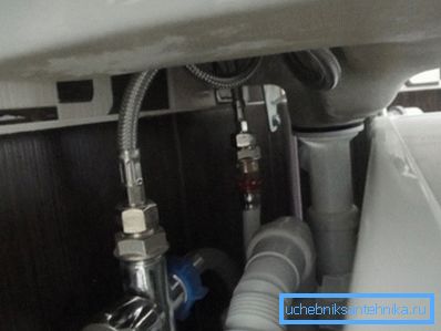 Na fotografiji - vodovodni elementi nakon instalacije Na fotografiji - vodovodni elementi nakon instalacije