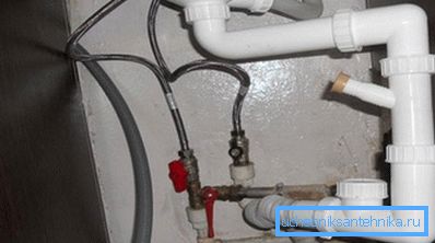 Na fotografiji - zaporni ventili dozvoljavaju ugradnju bez zatvaranja cijelog vodovoda.