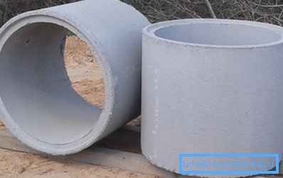 Fotografija betonske robe KS 10-9 sa bravom za izgradnju bunara. Fotografija betonske robe KS 10-9 sa bravom za izgradnju bunara.
