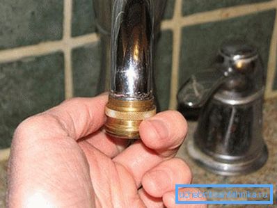 Vizuelno je prikazano kako povezati prelepo crevo sa vodom - samo kupite specijalni adapter sa odgovarajućim navojem Vizuelno je prikazano kako povezati prelepo crevo sa vodom - samo kupite specijalni adapter sa odgovarajućim navojem