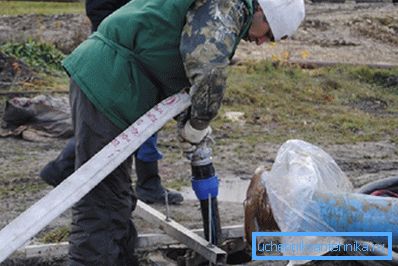 Nedostatak je velika količina rastvorenog gvožđa i soli. U proizvedenoj vodi, gvožđe je u dvovalentnom obliku, ali čim je artezijska voda izložena temperaturi u kotlu ili bojleru, gvožđe prelazi u trivalentno stanje i precipitira kao rje. Za neprekidno snabdevanje vodom potrebna je periodična revizija objekta.
