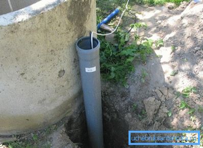 Neki majstori više vole da prave slavinu odmah pored strukture ili da naprave cev za žice za snabdevanje električnom energijom. Neki majstori više vole da prave slavinu odmah pored strukture ili da naprave cev za žice za snabdevanje električnom energijom.