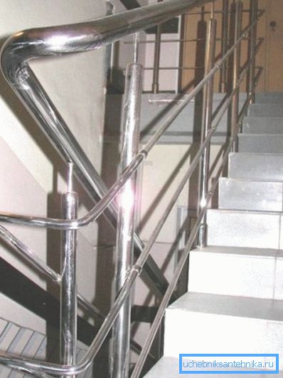 Neke sorte sličnih proizvoda od nerđajućeg čelika su savršene za kreiranje unutrašnjih predmeta ili kao dekorativne predmete.