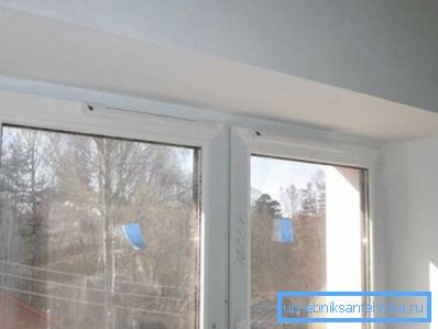 Prozor sa instaliranim ulaznim ventilom. Prozor sa instaliranim ulaznim ventilom.
