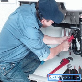 Isključite vodovodne instalacije Isključite vodovodne instalacije