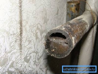 Periodično ispiranje je neophodno za grejanje. Fotografija pokazuje ozbiljnost problema. Periodično ispiranje je neophodno za grejanje. Fotografija pokazuje ozbiljnost problema.