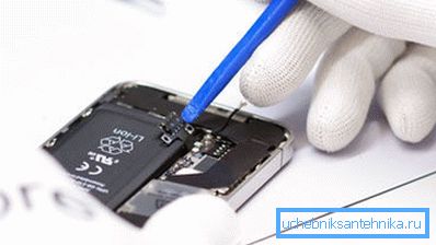 Prva stvar je potpuna demontaža telefona Prva stvar je potpuna demontaža telefona