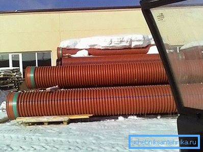Plastika u jarak Plastika u jarak