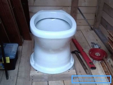 Plastična WC školjka za dachu Plastična WC školjka za dachu