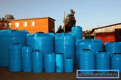 869 Pluses of plastic tanks