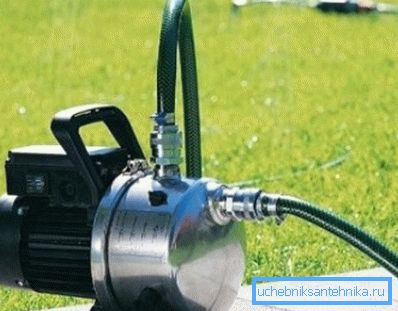 Priključite pumpu za napajanje. Priključite pumpu za napajanje.