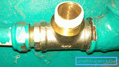 Priključak metalno-plastične cijevi na metal Priključak metalno-plastične cijevi na metal