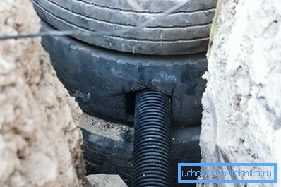 Sumiranje cevi u septička jama Sumiranje cevi u septička jama