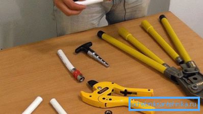 Pored štampe preporučujemo i kupovinu rezača za metal-plastiku Pored štampe preporučujemo i kupovinu rezača za metal-plastiku