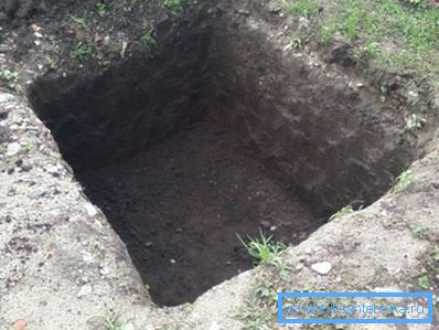 Nakon iskopavanja rupa, zidovi treba ojačati pločama. Nakon iskopavanja rupa, zidovi treba ojačati pločama.