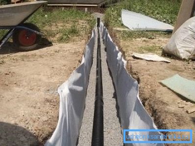 Kada je plitko polaganje veoma važno napraviti čvrsta i ravna posteljina sa šljunkom ili šljunkom. Kada je plitko polaganje veoma važno napraviti čvrsta i ravna posteljina sa šljunkom ili šljunkom.