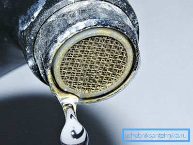 U slučaju curenja, popravke se mogu vršiti na različite načine. U slučaju curenja, popravke se mogu vršiti na različite načine.