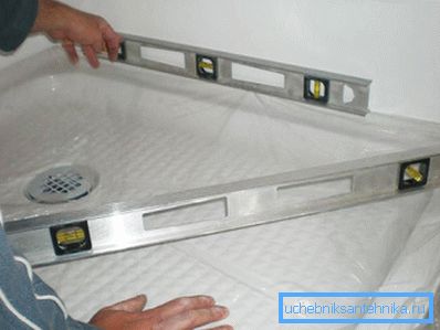 Prilikom instalacije, napravite blagu pristranost ka odvodu.