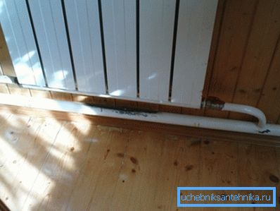 Kada se vazduh iscedi u gornji deo baterije, cirkulacija će proći kroz donji kolektor. Kada se vazduh iscedi u gornji deo baterije, cirkulacija će proći kroz donji kolektor.