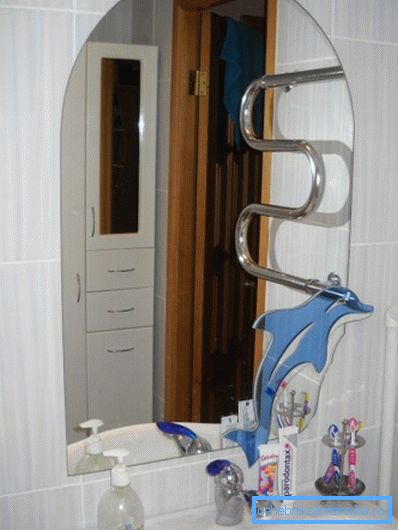 Lepljeni lim sa umetkom u boji. Lepljeni lim sa umetkom u boji.