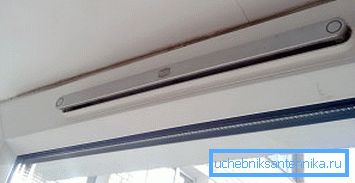 Kanal za snabdevanje u okviru prozora Kanal za snabdevanje u okviru prozora