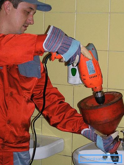 906 Čišćenje sanitarnim kablom