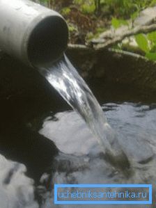 Nastavite sa čišćenjem dok voda nije bistra i providna.