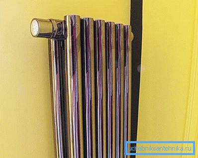 Radiator je neophodan za prenos energije rashladnog sredstva na vazdušne mase i objekte u prostoriji. Radiator je neophodan za prenos energije rashladnog sredstva na vazdušne mase i objekte u prostoriji.