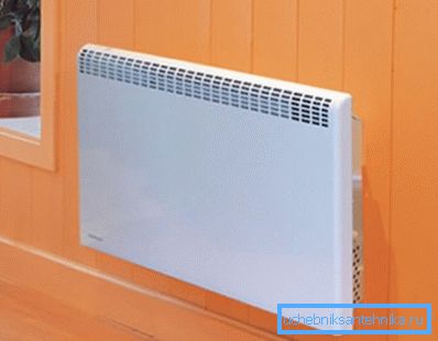 Razlika između konvektora i radijatora - na prvoj površini ima mnogo nižu temperaturu Razlika između konvektora i radijatora - na prvoj površini ima mnogo nižu temperaturu