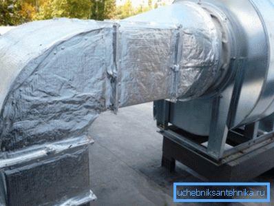 Rukohvat između ventilatora i kanala eliminiše prenos vibracija. Rukohvat između ventilatora i kanala eliminiše prenos vibracija.
