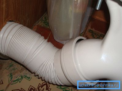 Najslabija veza je plastični spoj sa postoljem Najslabija veza je plastični spoj sa postoljem
