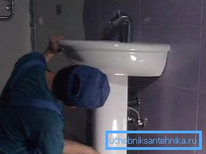 Samostalna instalacija umivaonika u kupatilu