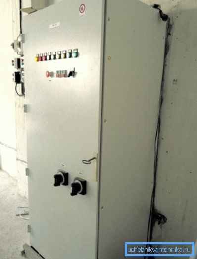 Vatrootporni orman na industrijskom postrojenju Vatrootporni orman na industrijskom postrojenju