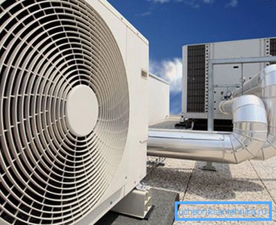 Električna oprema se obično nalazi izvan zgrade i povezana je pomoću posebnih cevi. Električna oprema se obično nalazi izvan zgrade i povezana je pomoću posebnih cevi.