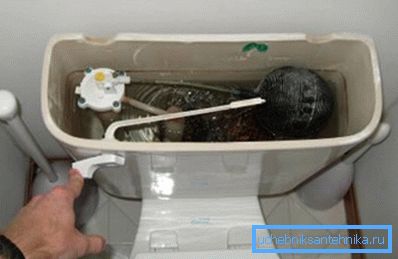 Odvodni sistem je veoma važan za efikasan rad WC školjke. Odvodni sistem je veoma važan za efikasan rad WC školjke.
