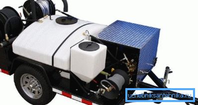 Sistem eliminacije zagušenja u kanalizacionom sistemu, postavljen na posebnu prikolicu za lakši transport Sistem eliminacije zagušenja u kanalizacionom sistemu, postavljen na posebnu prikolicu za lakši transport