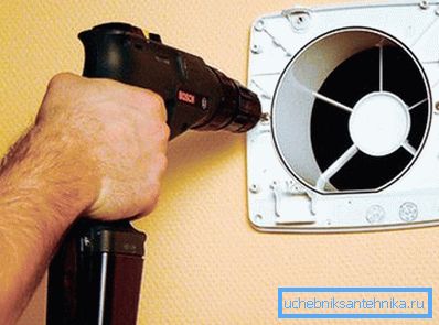 Uklanjanje roštilja ventilatorom Uklanjanje roštilja ventilatorom