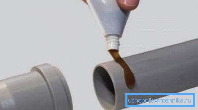 Priključivanje kanalizacionih plastičnih cevi na način lepka Priključivanje kanalizacionih plastičnih cevi na način lepka