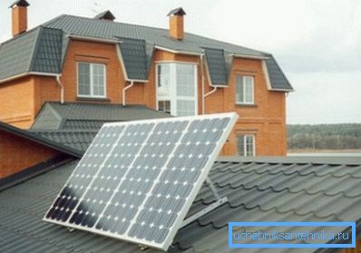 Solarni paneli na krovu štede Solarni paneli na krovu štede