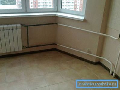 Moderan radijator za grijanje u unutrašnjosti stambenog apartmana. Moderan radijator za grijanje u unutrašnjosti stambenog apartmana.