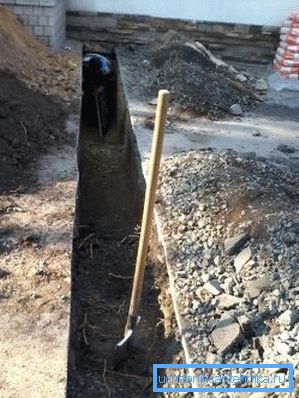 Troškovi kopanja rova ​​ispod vodovoda ručno zavise od mnogih faktora.