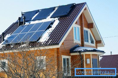 Solarni kolektori su postavljeni na vrhu, odmah ispod - paneli s fotocelicama