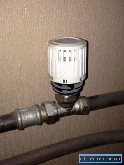 Termostat se može instalirati direktno na hladnjaku koja snabdeva cev Termostat se može instalirati direktno na hladnjaku koja snabdeva cev