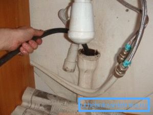 Kabel za čišćenje kanalizacije nepotreban za tankim cevima sa brojnim krivinama