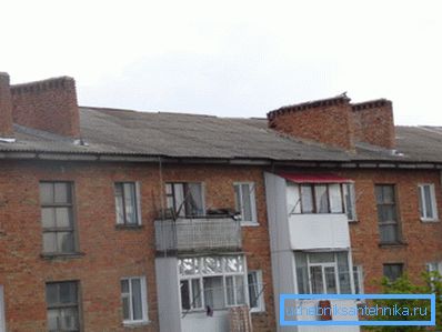 Cijevi dovodne i izduvne ventilacije u petospratnoj zgradi Cijevi dovodne i izduvne ventilacije u petospratnoj zgradi