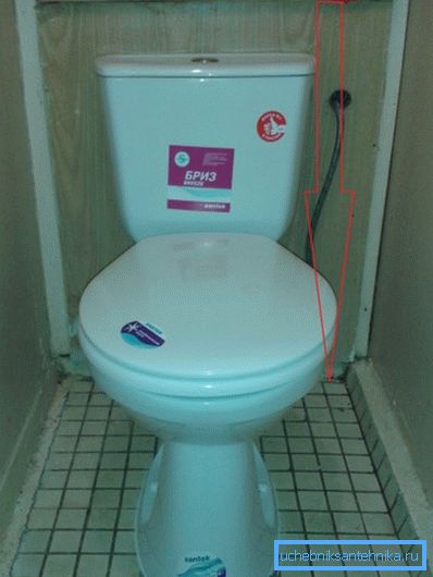 Toaleti do 70 cm (niski) ugrađeni su u kupaonice sa sanitarnim kabinama Toaleti do 70 cm (niski) ugrađeni su u kupaonice sa sanitarnim kabinama
