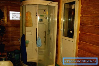 Instaliranje tuša u zemlji u kupatilu