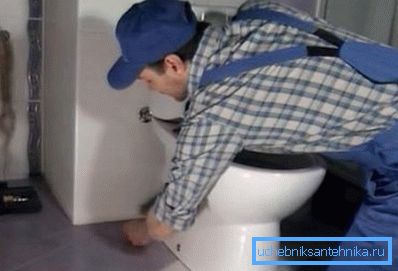 Instaliranje keramičke WC školjke Instaliranje keramičke WC školjke